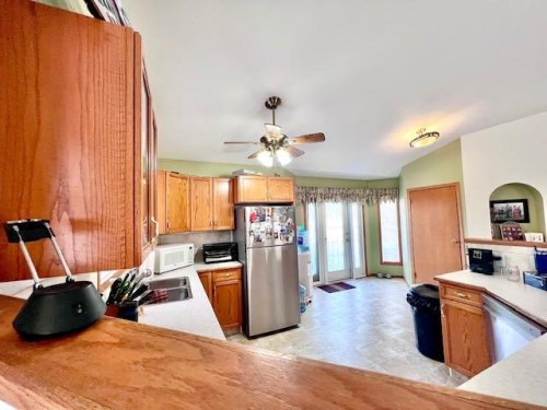 4723 50 Avenue, Irma, AB - Indoor Photo Showing Kitchen With Double Sink