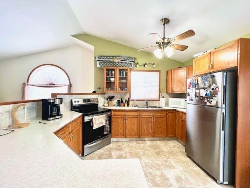4723 50 Avenue, Irma, AB - Indoor Photo Showing Kitchen With Double Sink