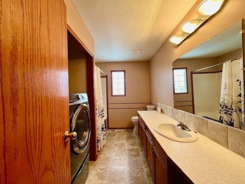 4723 50 Avenue, Irma, AB - Indoor Photo Showing Laundry Room