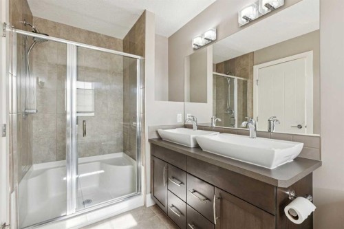 442 Quarry Park Boulevard Se, Calgary, AB - Indoor Photo Showing Bathroom