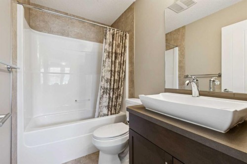 442 Quarry Park Boulevard Se, Calgary, AB - Indoor Photo Showing Bathroom