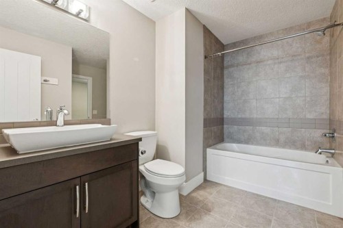 442 Quarry Park Boulevard Se, Calgary, AB - Indoor Photo Showing Bathroom