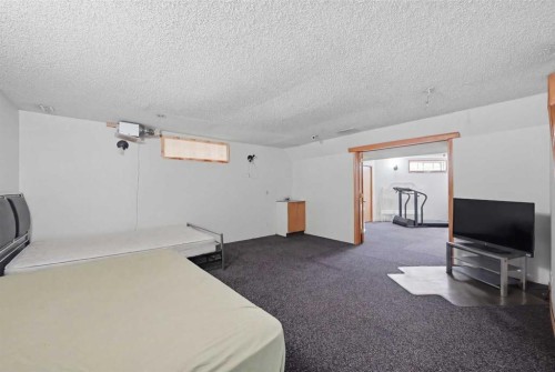 64 Eldorado Close Ne, Calgary, AB - Indoor Photo Showing Other Room