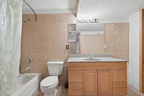 64 Eldorado Close Ne, Calgary, AB - Indoor Photo Showing Bathroom