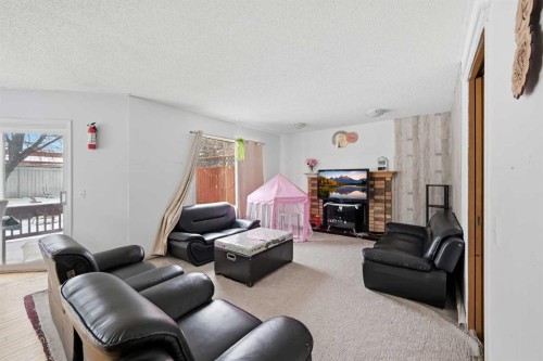 64 Eldorado Close Ne, Calgary, AB - Indoor Photo Showing Living Room