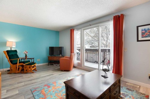 1133 Berkley Drive Nw, Calgary, AB - Indoor Photo Showing Living Room