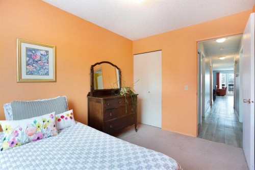 1133 Berkley Drive Nw, Calgary, AB - Indoor Photo Showing Bedroom