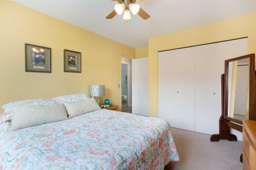 1133 Berkley Drive Nw, Calgary, AB - Indoor Photo Showing Bedroom