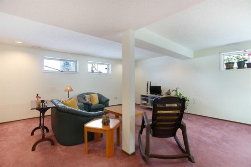 1133 Berkley Drive Nw, Calgary, AB - Indoor