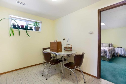 1133 Berkley Drive Nw, Calgary, AB - Indoor