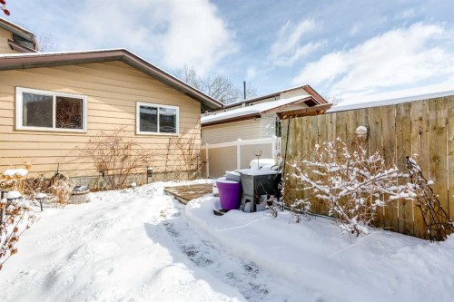 1133 Berkley Drive Nw, Calgary, AB - Outdoor
