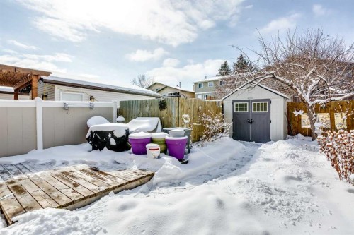 1133 Berkley Drive Nw, Calgary, AB - Outdoor