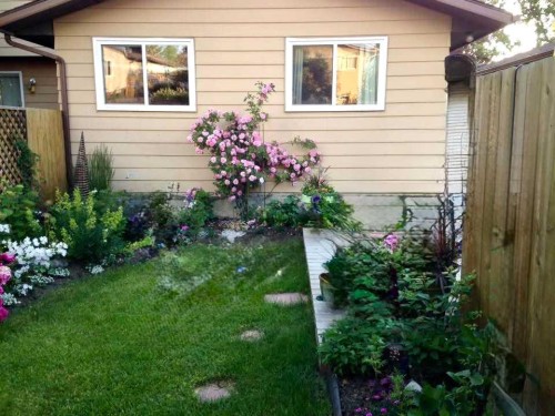 1133 Berkley Drive Nw, Calgary, AB - Outdoor With Exterior