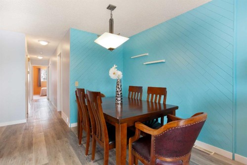 1133 Berkley Drive Nw, Calgary, AB - Indoor Photo Showing Dining Room