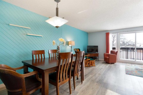 1133 Berkley Drive Nw, Calgary, AB - Indoor Photo Showing Other Room