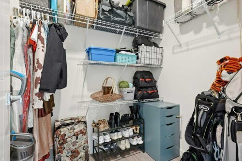 305-120 18 Avenue Sw, Calgary, AB - Indoor With Storage