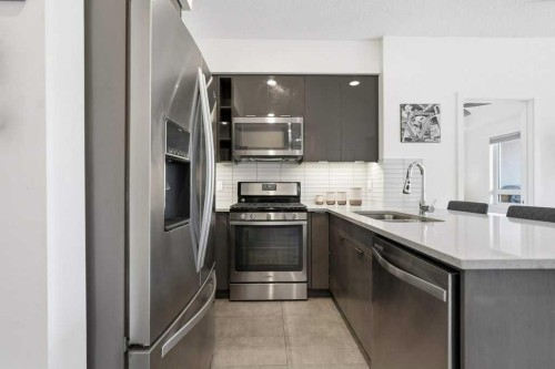 305-120 18 Avenue Sw, Calgary, AB - Indoor Photo Showing Kitchen With Double Sink With Upgraded Kitchen