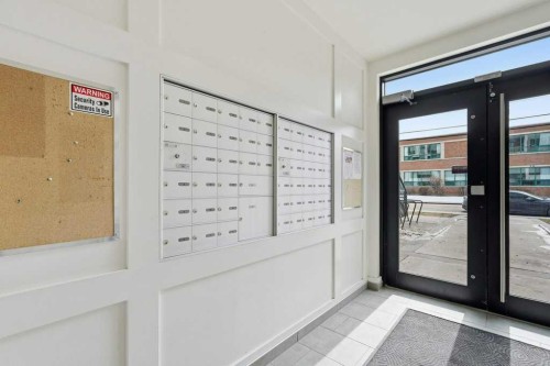 305-120 18 Avenue Sw, Calgary, AB - Indoor Photo Showing Other Room