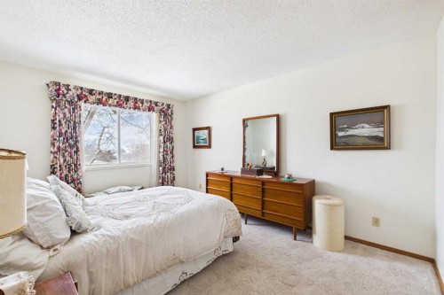 115 Macewan Park Heights Nw, Calgary, AB - Indoor Photo Showing Bedroom