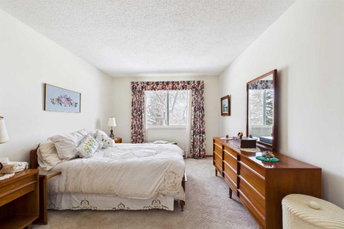 115 Macewan Park Heights Nw, Calgary, AB - Indoor Photo Showing Bedroom
