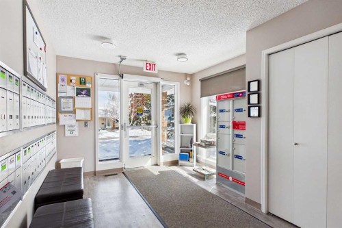115 Macewan Park Heights Nw, Calgary, AB - Indoor Photo Showing Other Room