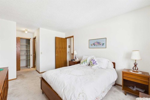 115 Macewan Park Heights Nw, Calgary, AB - Indoor Photo Showing Bedroom