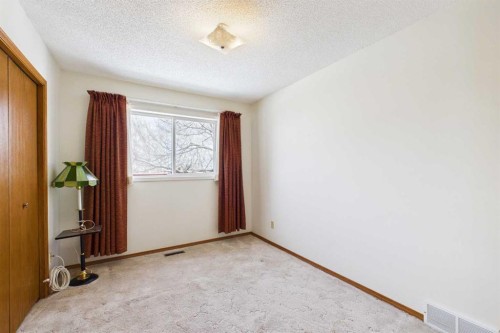 115 Macewan Park Heights Nw, Calgary, AB - Indoor Photo Showing Other Room