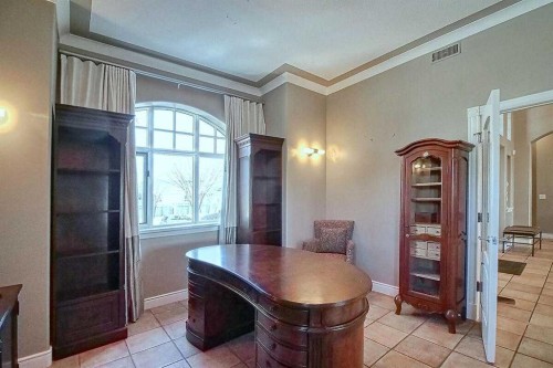 8 Mt Douglas Point Se, Calgary, AB - Indoor