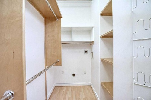 8 Mt Douglas Point Se, Calgary, AB - Indoor