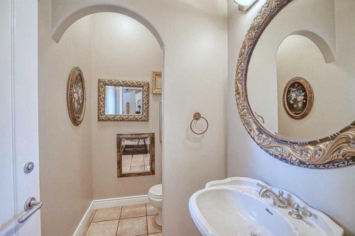 8 Mt Douglas Point Se, Calgary, AB - Indoor Photo Showing Bathroom