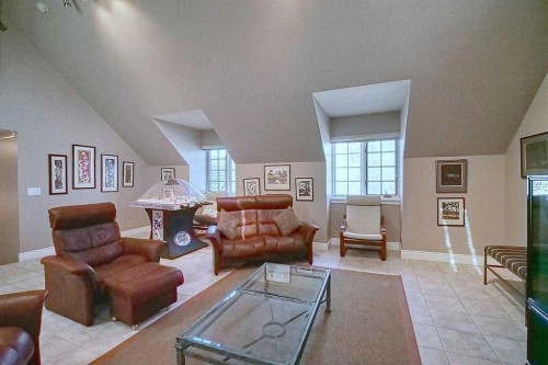 8 Mt Douglas Point Se, Calgary, AB - Indoor Photo Showing Other Room