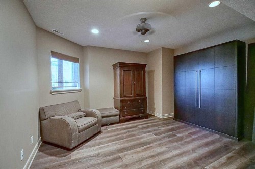 8 Mt Douglas Point Se, Calgary, AB - Indoor Photo Showing Other Room