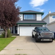172 Panorama Hills Place NW Calgary, AB T3K 4N5