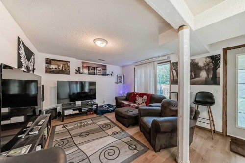 172 Panorama Hills Place Nw, Calgary, AB - Indoor Photo Showing Living Room