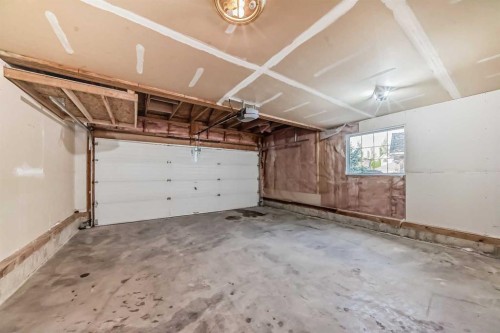 172 Panorama Hills Place Nw, Calgary, AB - Indoor Photo Showing Garage