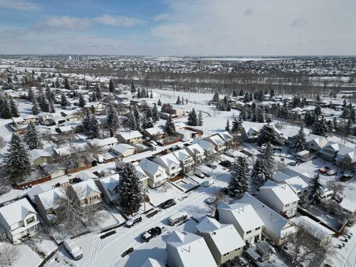 84 Queen Anne Close Se, Calgary, AB - Outdoor With View