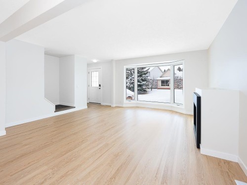 84 Queen Anne Close Se, Calgary, AB - Indoor Photo Showing Living Room