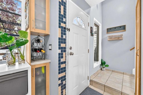 3321 56 Street Ne, Calgary, AB - Indoor Photo Showing Other Room