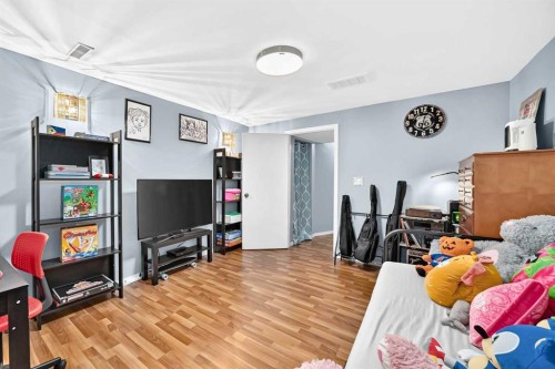 3321 56 Street Ne, Calgary, AB - Indoor