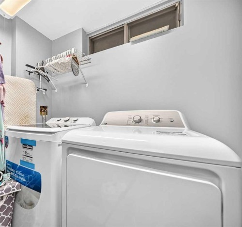 3321 56 Street Ne, Calgary, AB - Indoor Photo Showing Laundry Room