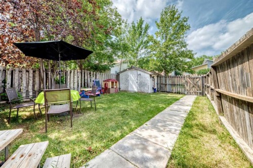 3321 56 Street Ne, Calgary, AB - Outdoor