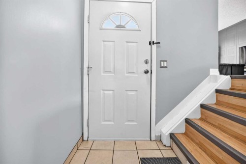 3321 56 Street Ne, Calgary, AB - Indoor Photo Showing Other Room