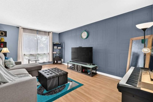 3321 56 Street Ne, Calgary, AB - Indoor Photo Showing Living Room