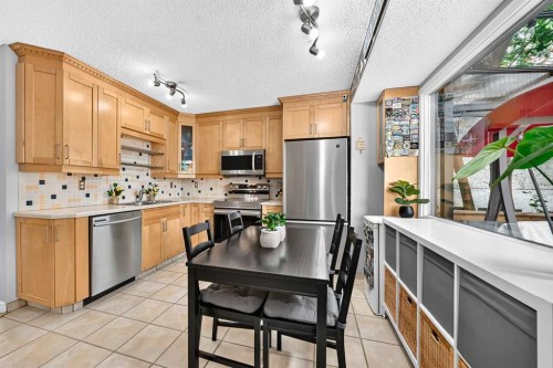 3321 56 Street Ne, Calgary, AB - Indoor Photo Showing Kitchen With Stainless Steel Kitchen