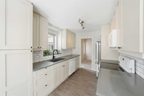 59 Sunlake Close Se, Calgary, AB - Indoor