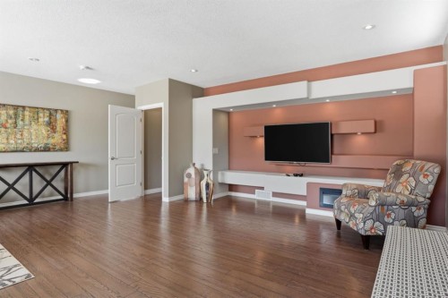 1929 High Park Circle Nw, High River, AB - Indoor Photo Showing Living Room