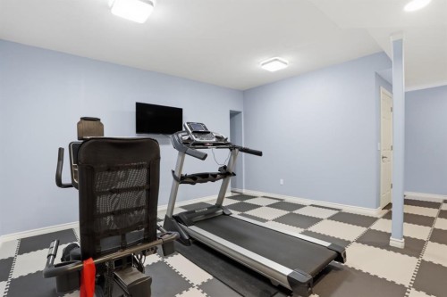 1929 High Park Circle Nw, High River, AB - Indoor Photo Showing Gym Room