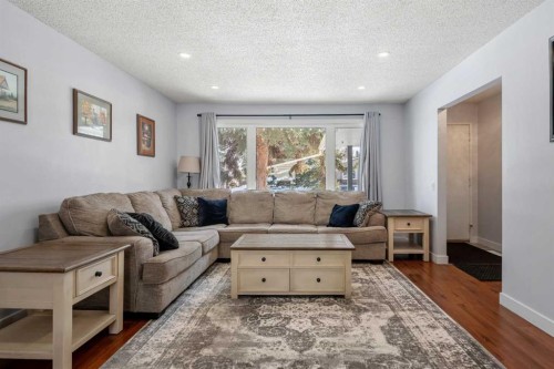 14520 Parkside Drive Se, Calgary, AB - Indoor Photo Showing Living Room