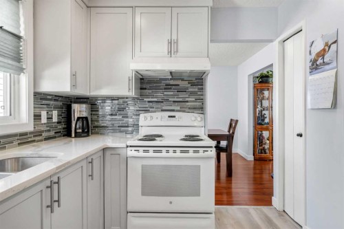 14520 Parkside Drive Se, Calgary, AB - Indoor Photo Showing Kitchen