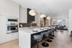 2419 26 Street SW Calgary, AB T3E 2A6